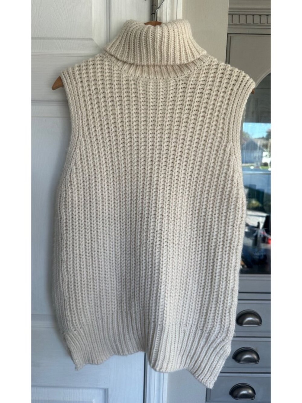 H&M Women's Ivory Small Sleeveless Knit Turtleneck Sweater